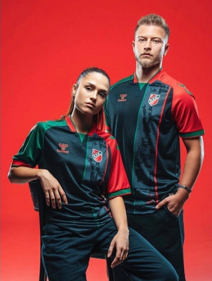 HUMMEL ZÜBEYDE ANA FUTBOL 5XL - Baskı İstemiyorum